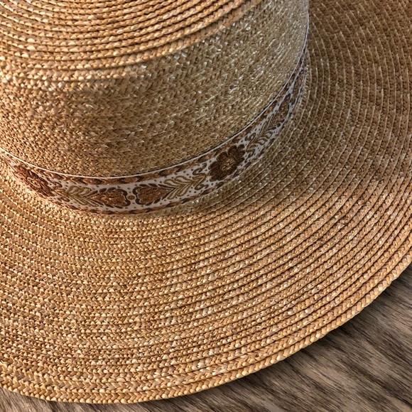 Sold on Merc - Picture 6 of 8